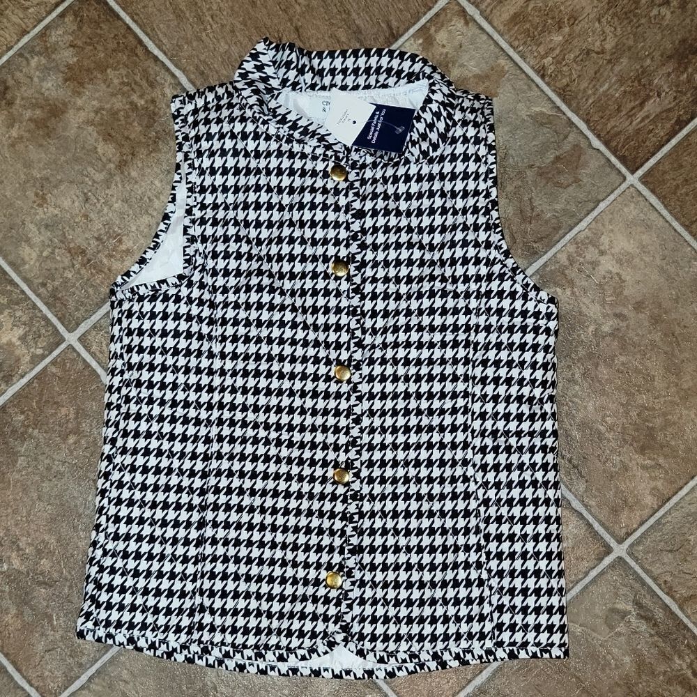 Crown and Ivy Kids Hndstooth Ruffle Neck Puffer Snap Vest